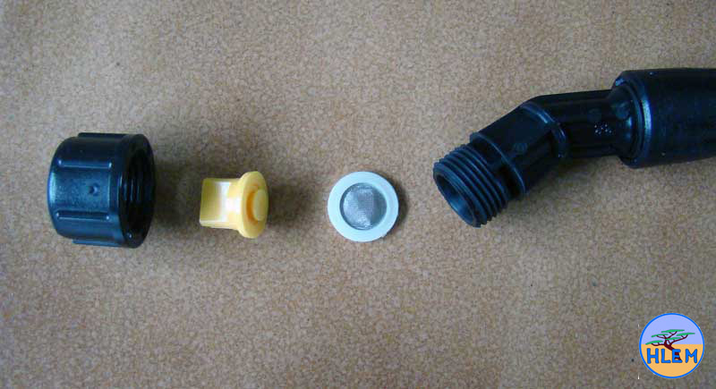Low drift flat fan spray nozzles for spraying herbicides